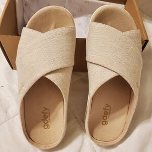 Gravity Defy (Gdefy) Women's Linen Veltal Sandals/Slides New in box